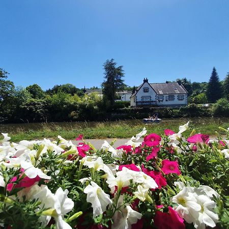 Aux Lits Du Canal Bed & Breakfast Josselin Exterior photo