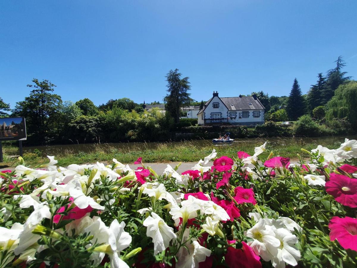 Aux Lits Du Canal Bed & Breakfast Josselin Exterior photo