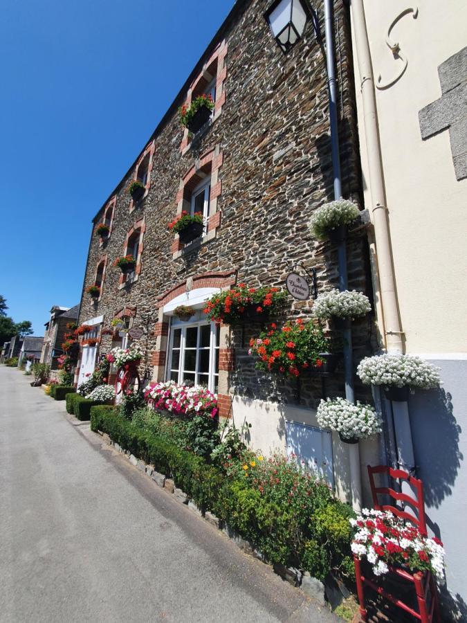 Aux Lits Du Canal Bed & Breakfast Josselin Exterior photo